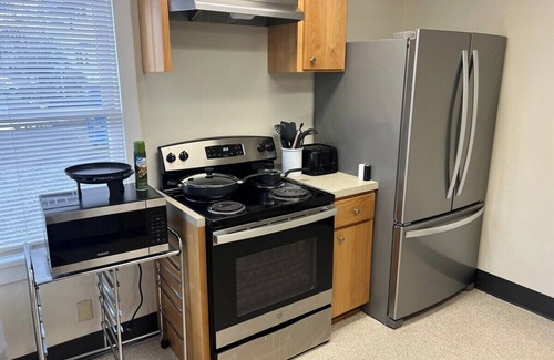 Eugene Hotel | Huge, 16 Room Property - 376 Eugene House