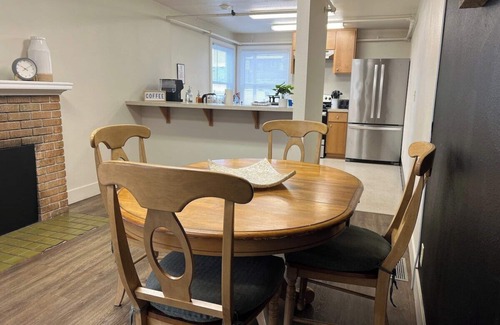Eugene Hotel | Huge, 16 Room Property - 376 Eugene House