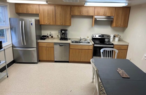 Eugene Hotel | Huge, 16 Room Property - 376 Eugene House