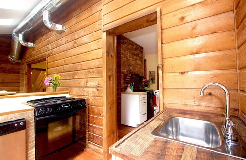 Swannanoa House | Huge 180-yr-old Farmhouse. All new amenities. 1 acre. cCose to town.