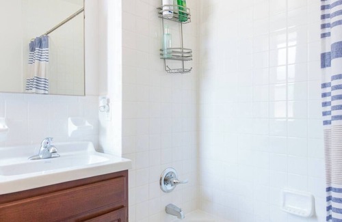 Crown Heights Apartment | Huge 1br Crown Heights - 25 Mins to Manhattan