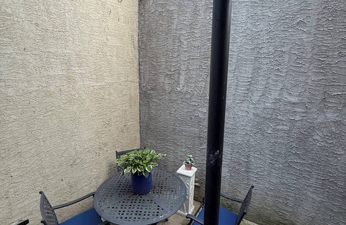 Brewerytown Apartment | Huge 2 Bedroom Bilevel Apartment with Patio WiFi AC Laundry