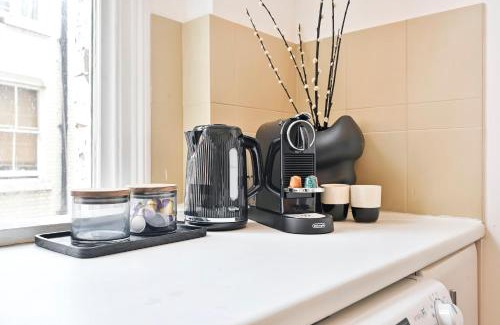 Soho Apartment | Huge 2 Bedrooms 3 Beds! Covent GDN 3 min to subway