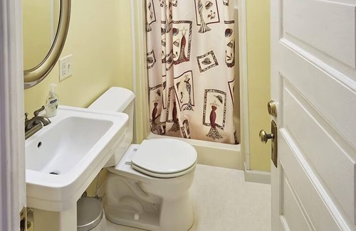 West Central Apartment | Huge 2000 sqft in the Center of the City