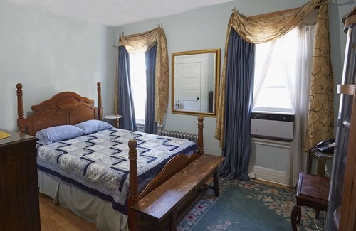West Central Apartment | Huge 2000 sqft in the Center of the City