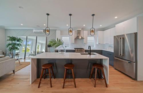 The Heights Villa | Huge 2000 sqft Luxury & Stylish Condo minutes to New York