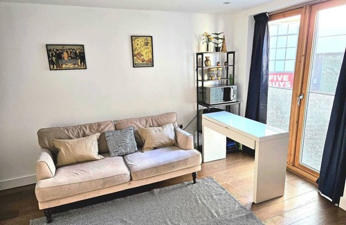 Coldharbour Apartment | Huge 3 bedroom flat @ Brixton St