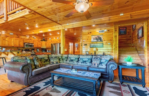 Sevierville Cabin | *Huge 3BD with Hot Tub + Pool + Views! Near Town!*