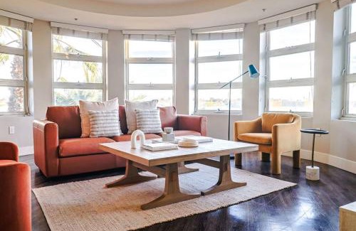 Pico Apartment | Huge 3BDR & 2BTH in SM - 5-7 mins to the beach