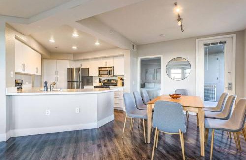 Pico Apartment | Huge 3BDR & 2BTH in SM - 5-7 mins to the beach