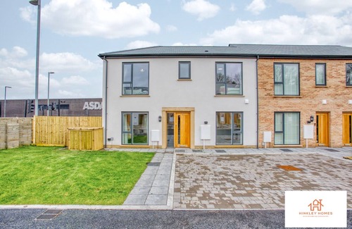 Hayle House | Huge 3Bed in Hayle/Ensuite/Free Wifi and Car Park