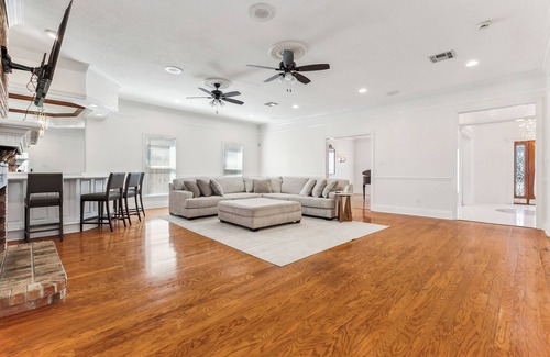 Metairie House | Huge 4 Bedroom House Near Lake Ponchartrain