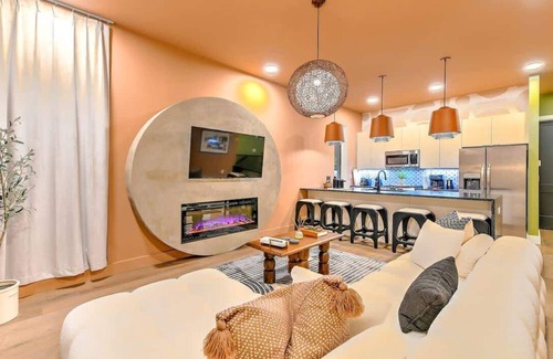Haynes Area House | Huge 4BR w/Game Room, Pool & Rooftop Spa -13 Beds!