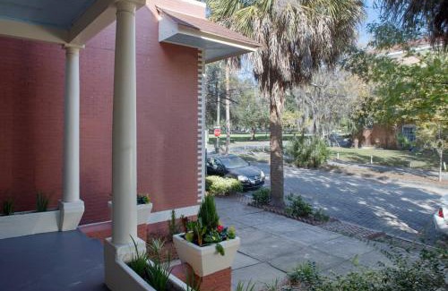 Historic Downtown Savannah Bed & Breakfast | Huge 5 bed, 5 bath in Historic Downtown Savannah