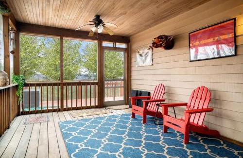 Berkeley Springs House | Huge 5 Bedroom Modern Cabin wHot Tub, Deck, WiFi