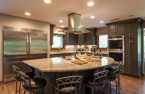 Asheville Villa | Huge 5br + gourmet kitchen, hot tub, fire pit 15min to DT, 3mi to BRP