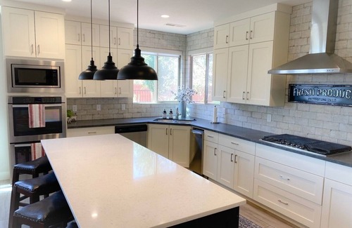 Santa Clara House | HUGE! 6 Bed, 8 Bath Home, Water Park, Lazy River, Fire pit, near Tuacahn, Views!