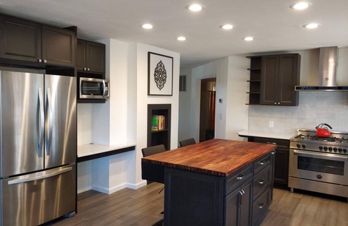 Montgomery Estates House | Huge 7BR/4.5BA - Hot Tub, Ping Pong/Pool Table, Street Fighter, Gas BBQ