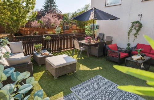 Hailsham Villa | Huge 8 Bed Manor House with Hot Tub, Cinema Room, Games Room