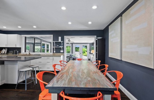 North Sea House | Huge Backyard, Large Living Room with Dining Area, Large Den with Built-In.