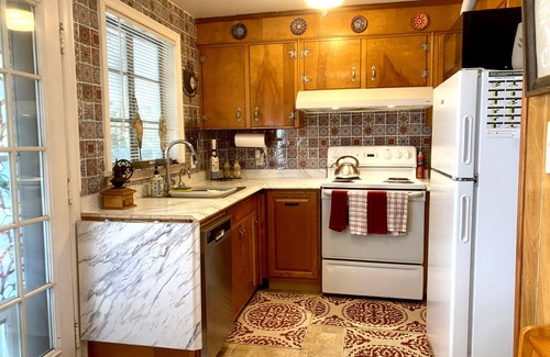 Midtown House | Huge backyard nClose to DowntownnQuiet neighborhood nn