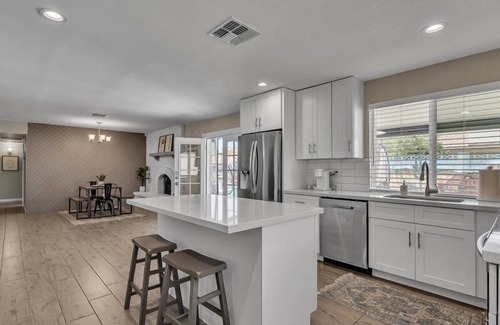 Country Meadows House | Huge Backyard, Private Yard, Heated Pool $