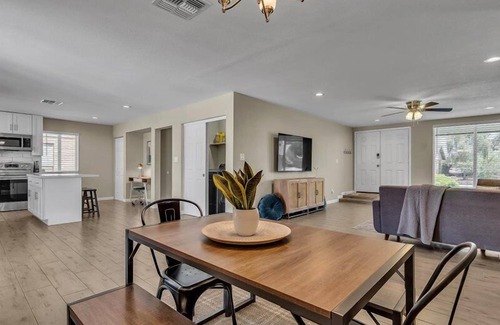 Country Meadows House | Huge Backyard, Private Yard, Heated Pool $