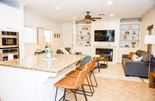 Townsite House | ☀️HUGE Beach House!☀️3 blocks to BEACH🏖Ocean View🏝 3 BR/2.5BA