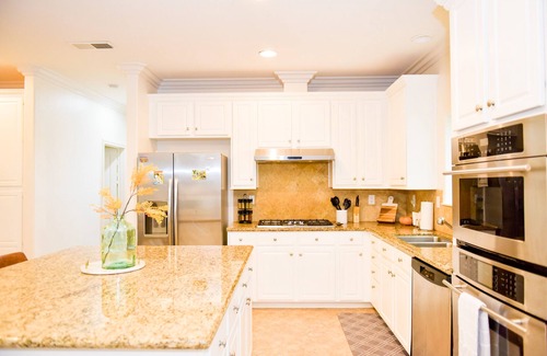 Townsite House | ☀️HUGE Beach House!☀️3 blocks to BEACH🏖Ocean View🏝 3 BR/2.5BA