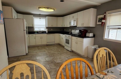 Hampton House | Huge Beach House with 2 car garage