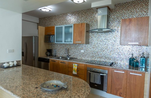 Villas Del Mar Apartment | Huge| Beachfront| HighFloor| View| Full Kitchen