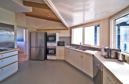 Smiths Beach House | Huge beachfront home with indoor fireplace