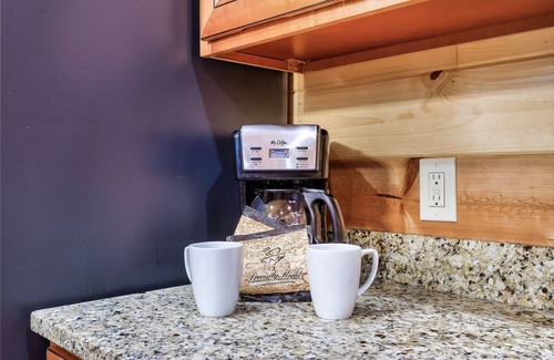 Gatlinburg - Pigeon Forge Cabin | HUGE Cabin with PRIVATE POOL!