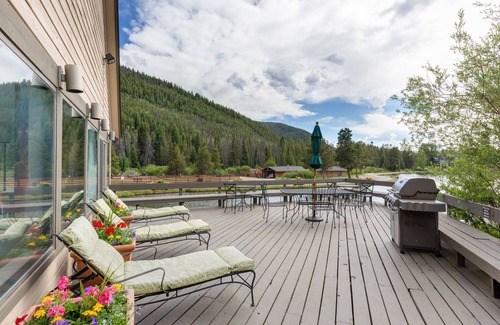 Lakeside Village Condo | Huge, Comfy Condo with Panoramic Views in the Middle of Keystone Fun!