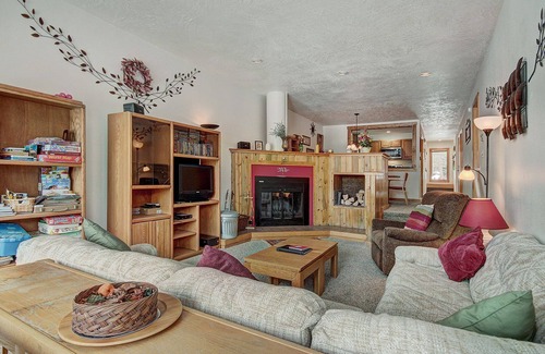 Keystone Condo | Huge Condo in the Pines/Amazing Value Pool/Hot Tub Access