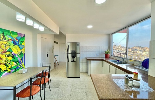 Guayaquil Condo | HUGE Condo Overlooking Midtown Guayaquil - Entire floor/Walking Distance