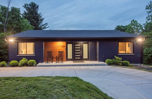 Mount Saint Joseph House | Huge Deck - Game Room - Grill - Family Friendly
