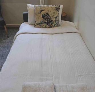 North Sydney Apartment | Huge Designer Studio Next to Lovely Park