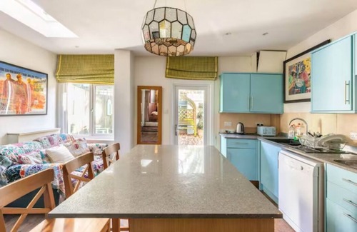 Northcote House | Huge Double bedroom with en-suite bathroom