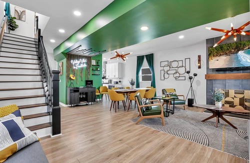 West Columbus House | Huge downtown house near OSU, Nationwide Arena w/EASY Parking + Dogs ok