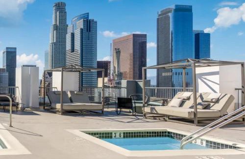 Historic Core Apartment | Huge Downtown LA Loft with Rooftop Pool & Jacuzzi