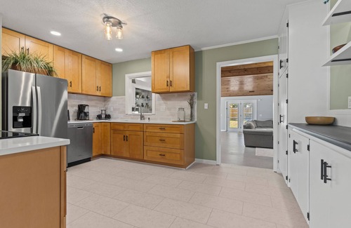 Overland Park House | Huge Entertainment Room + King Suite & 6 TVs!