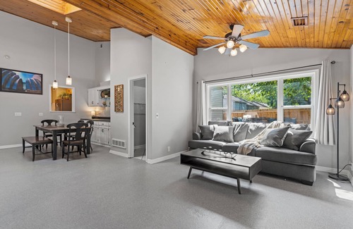 Overland Park House | Huge Entertainment Room + King Suite & 6 TVs!