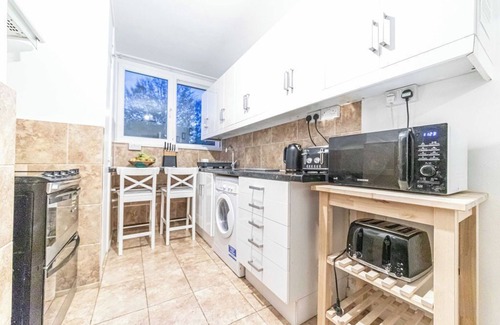 Canary Wharf Apartment | Huge Flat in Shoreditch Park