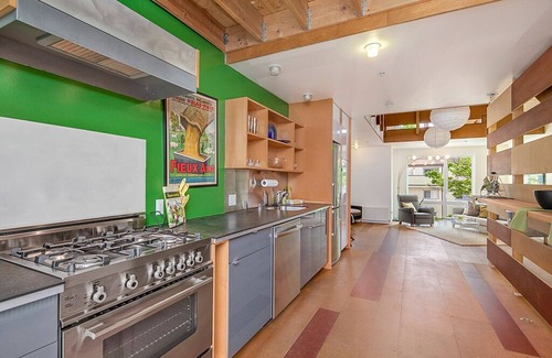 Squire Park House | Huge, Fun Artist's Loft - 5 levels!