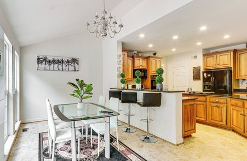 Robinwood House | Huge Hagerstown Home w/Deck ~ 4 Mi to Downtown!