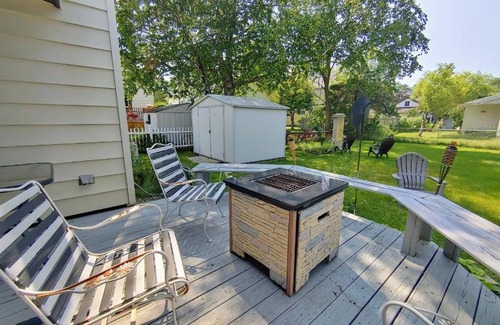 Manistee House | Huge historic, w/large yard & close to beach