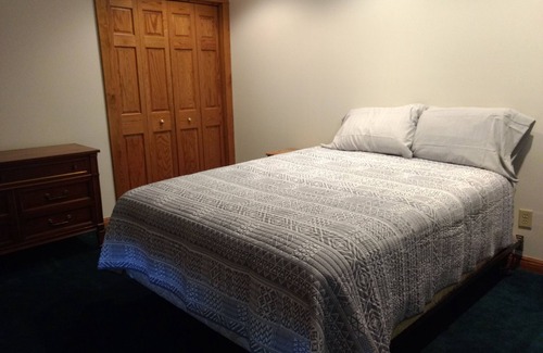 La Pointe House | Huge Home, Beds For 16, Centrally Located, Between Both Town and State Parks