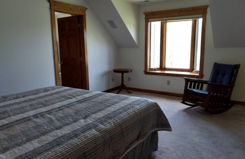 La Pointe House | Huge Home, Beds For 16, Centrally Located, Between Both Town and State Parks