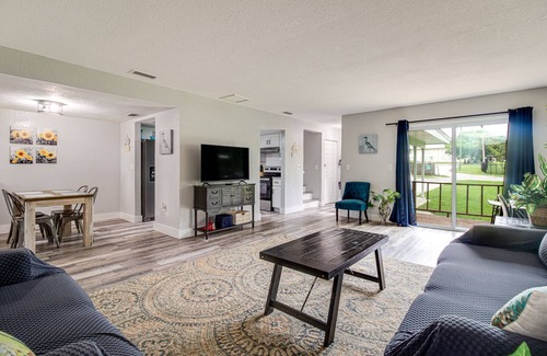 Richs Deland House | Huge Home, Walk to Downtown Deland! Close to Speedways, SkyDive, Athens Theatre